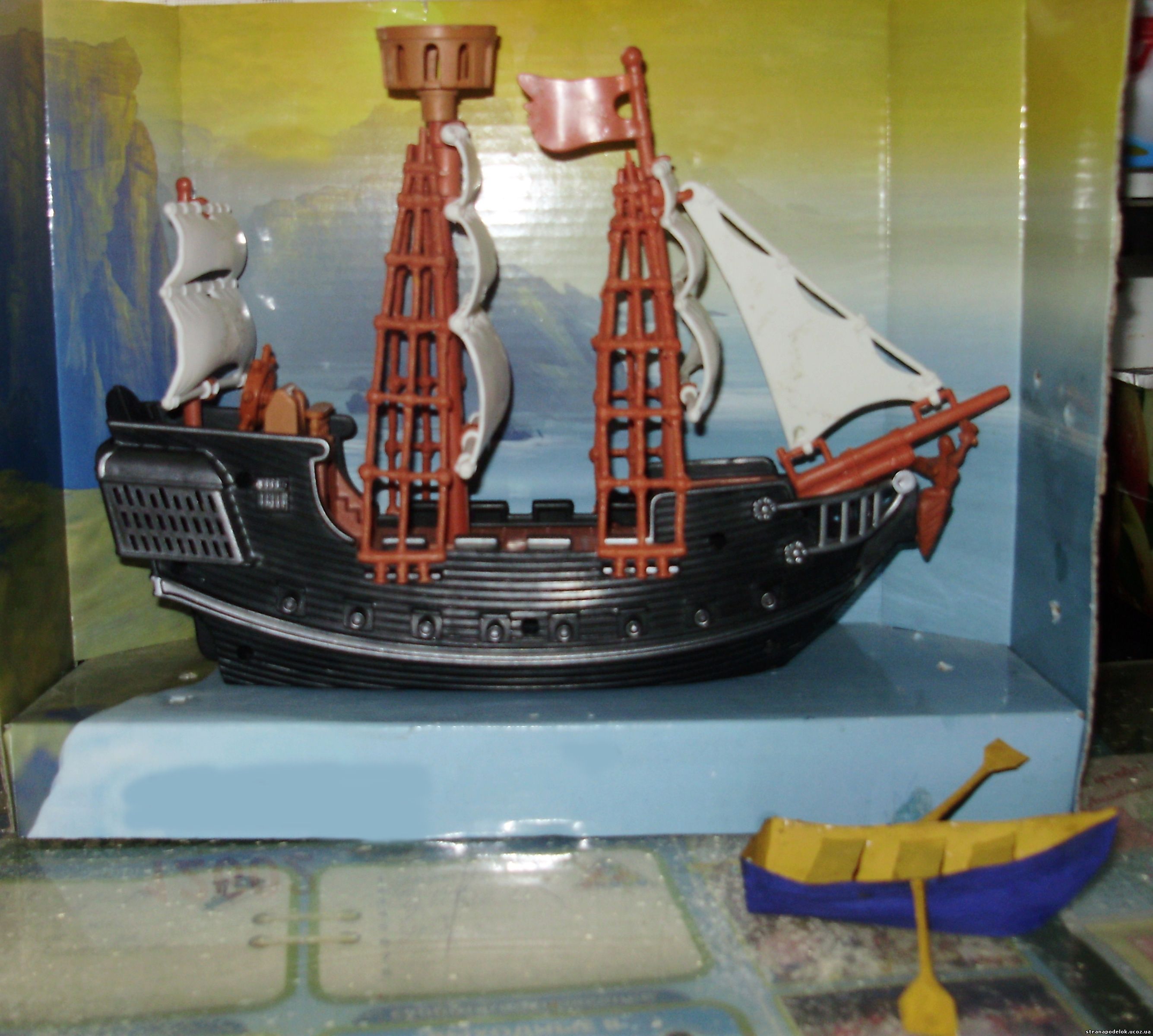 Бумажная лодка и корабль